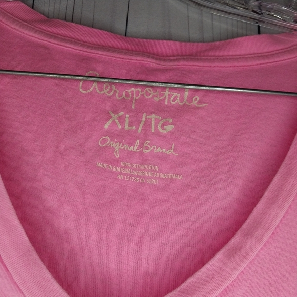 Aeropostale Pink Feather Graphic Women's Y2K V-Neck Top - Picture 4 of 11